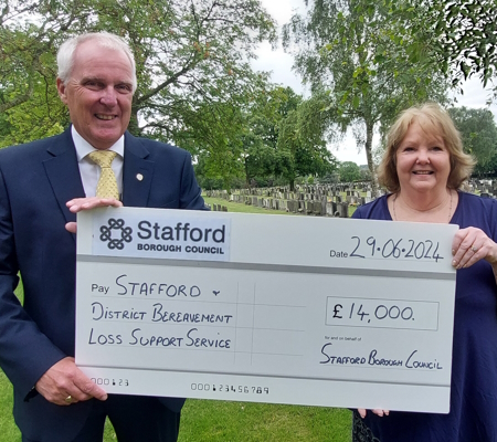 Aidan Godfrey and Lesley Bayley with cheque